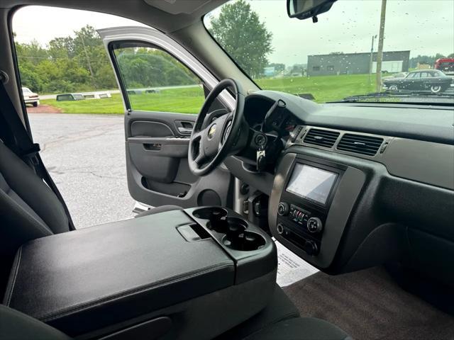 Photo of 2010 Silver Chevrolet Suburban