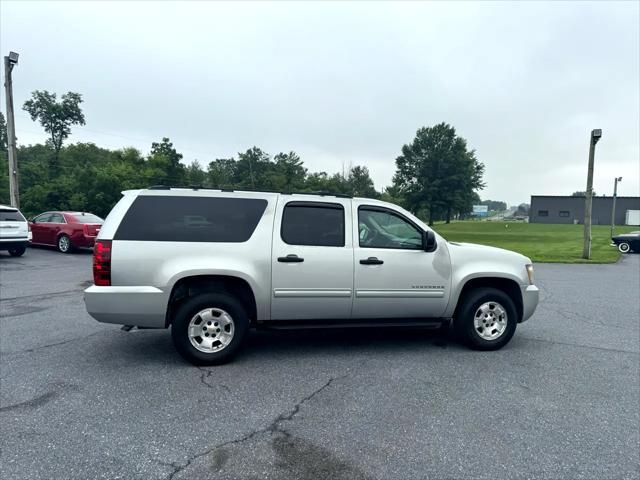 Photo of 2010 Silver Chevrolet Suburban