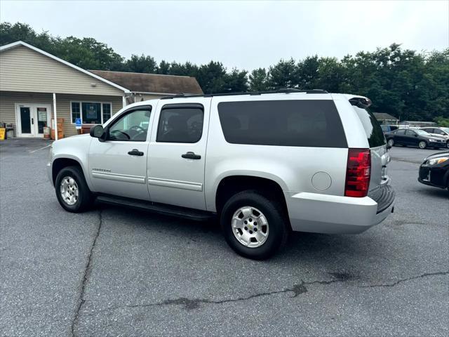Photo of 2010 Silver Chevrolet Suburban