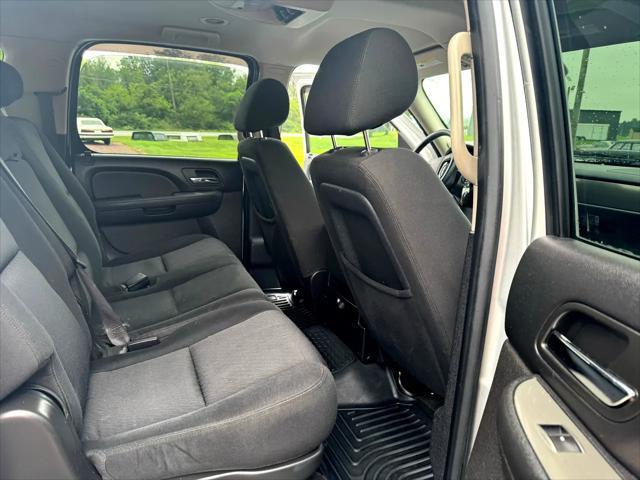 Photo of 2010 Silver Chevrolet Suburban