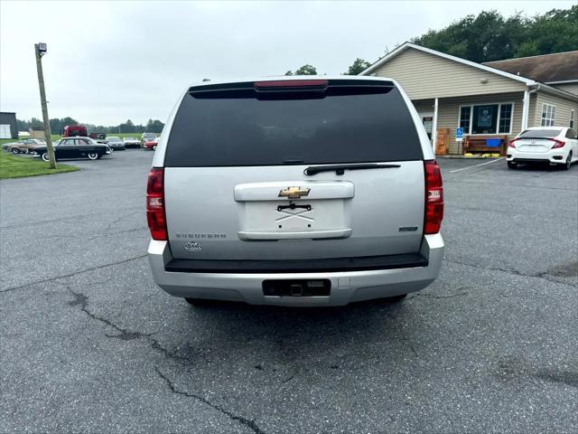 Photo of 2010 Silver Chevrolet Suburban