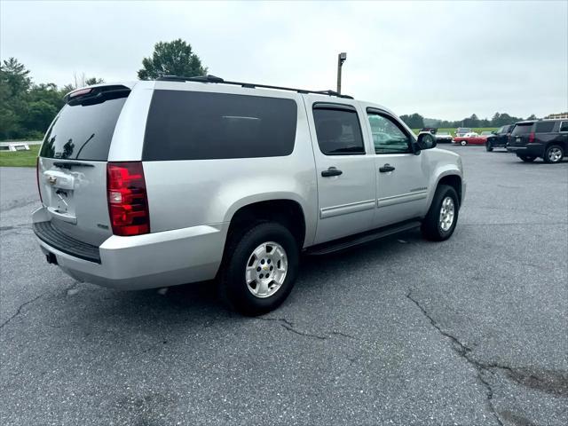 Photo of 2010 Silver Chevrolet Suburban