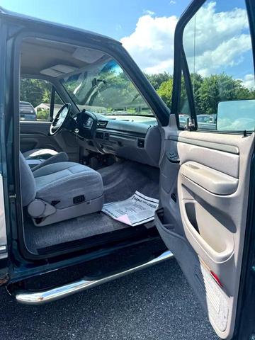 Photo of 1995 Green Ford Bronco
