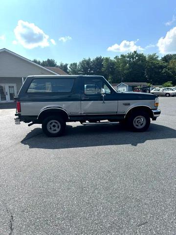 Photo of 1995 Green Ford Bronco