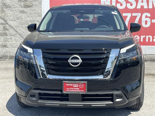 Photo of 2025 Super Black Nissan Pathfinder