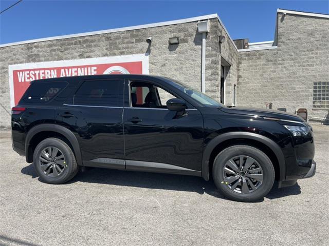 Photo of 2025 Super Black Nissan Pathfinder
