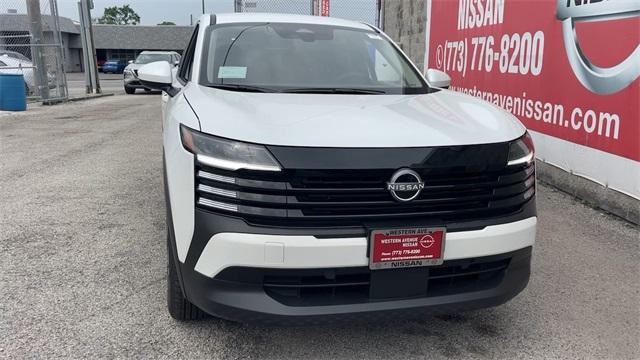 Photo of 2025 Aspen White Tricoat Nissan Kicks