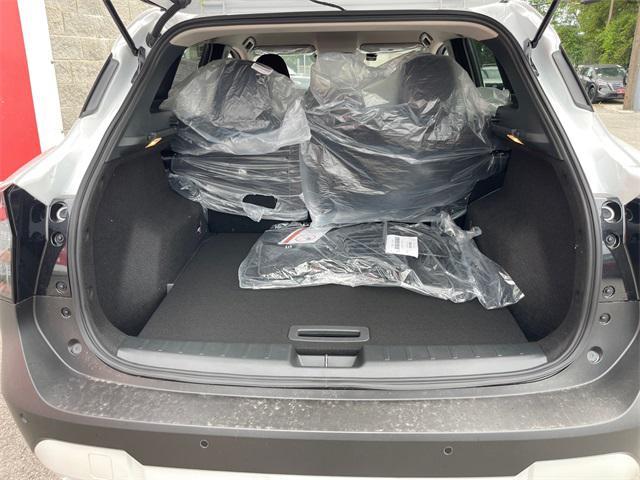 Photo of 2025 Aspen White Tricoat Nissan Kicks