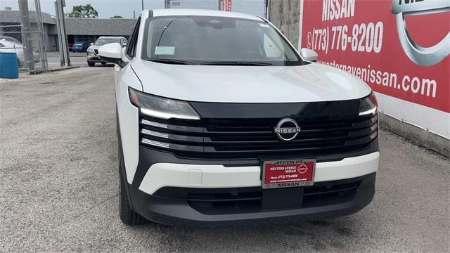 Photo of 2025 Aspen White Tricoat Nissan Kicks