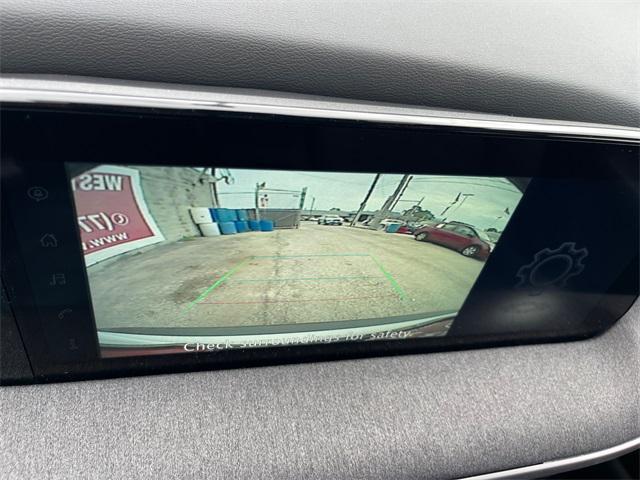 Photo of 2025 Aspen White Tricoat Nissan Kicks