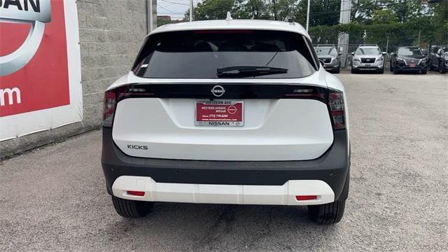Photo of 2025 Aspen White Tricoat Nissan Kicks