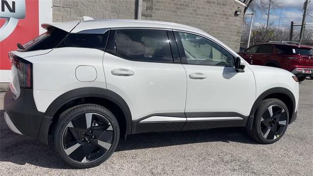 Photo of 2025 Aspen White Tricoat Nissan Kicks