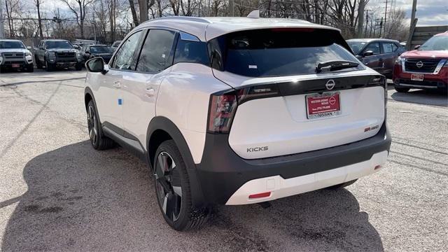 Photo of 2025 Aspen White Tricoat Nissan Kicks