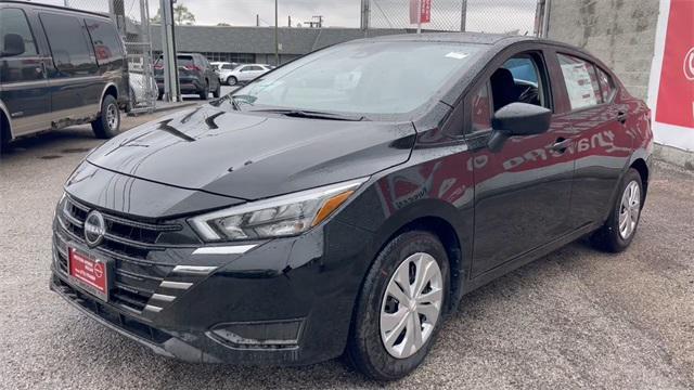 Photo of 2025 Super Black Metallic Nissan Versa