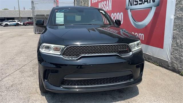 Photo of 2023 DB Black Crystal Clearcoat Dodge Durango