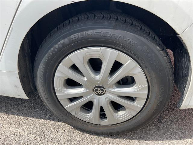 Photo of 2022 White Toyota Prius