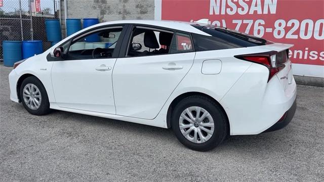 Photo of 2022 White Toyota Prius
