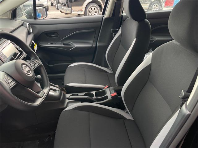 Photo of 2025 Super Black Metallic Nissan Versa