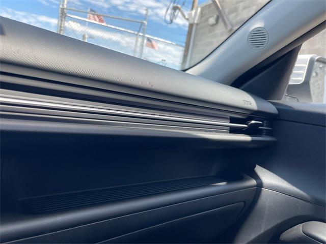 Photo of 2024 Atlas White Hyundai KONA