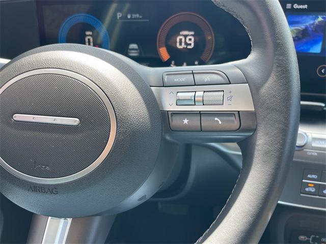 Photo of 2024 Atlas White Hyundai KONA