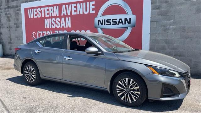 Photo of 2023 Gun Metallic Nissan Altima