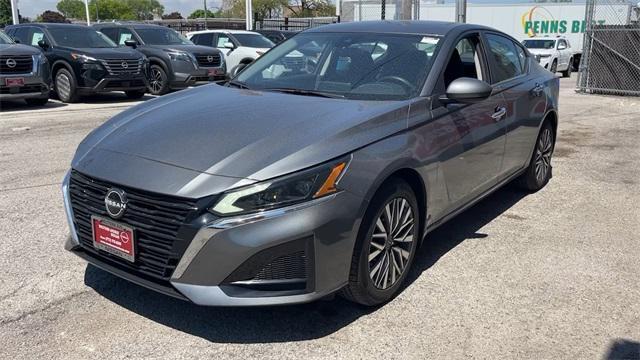 Photo of 2023 Gun Metallic Nissan Altima