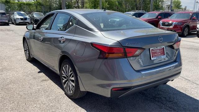 Photo of 2023 Gun Metallic Nissan Altima