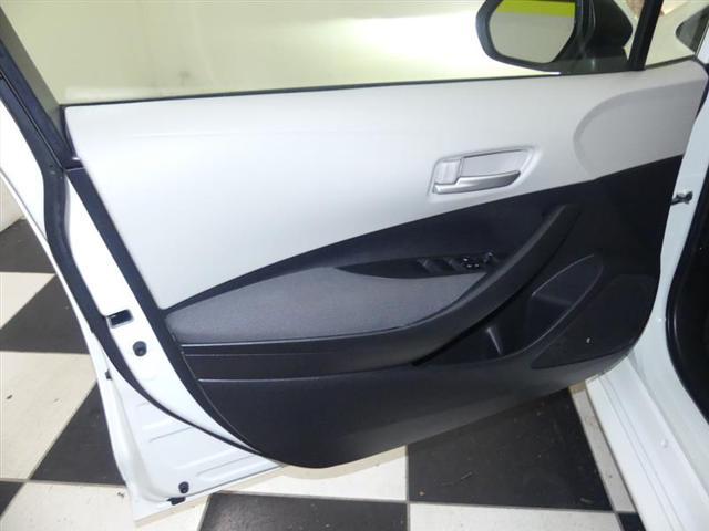 Photo of 2021 White Toyota Corolla