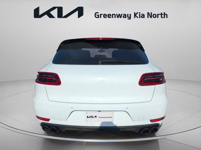 Photo of 2017 White Porsche Macan