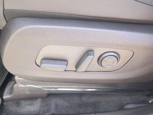 Photo of 2026 Snow White Pearl Kia Carnival Hybrid