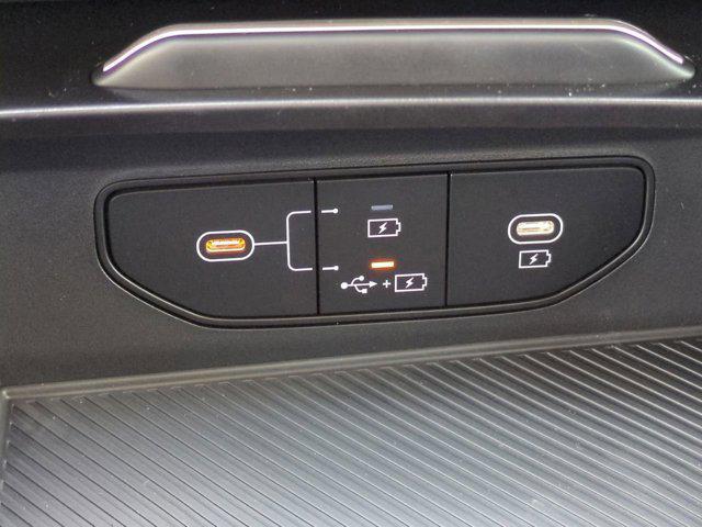 Photo of 2026 Snow White Pearl Kia Sportage