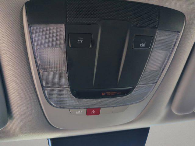 Photo of 2026 Snow White Pearl Kia Sportage