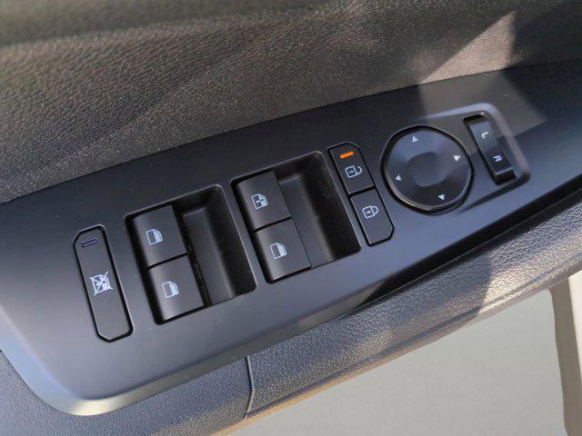 Photo of 2026 Snow White Pearl Kia Sportage