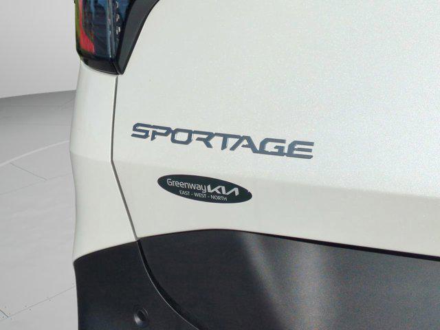 Photo of 2026 Snow White Pearl Kia Sportage