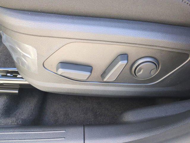 Photo of 2026 Snow White Pearl Kia Sportage