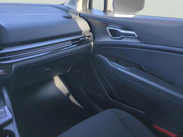 Photo of 2026 Snow White Pearl Kia Sportage