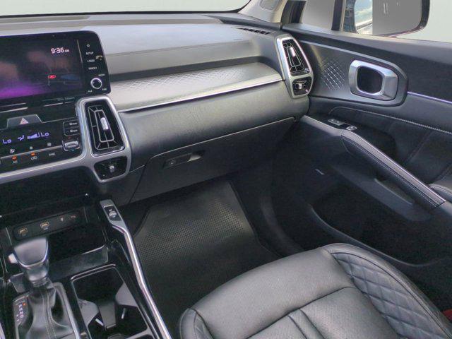 Photo of 2021 Ebony Black Kia Sorento