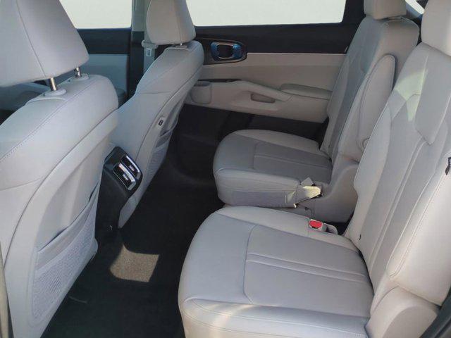 Photo of 2025 Everlasting Silver Kia Sorento
