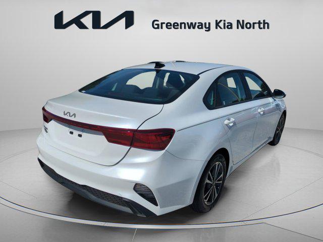 Photo of 2023 Snow White Pearl Kia Forte