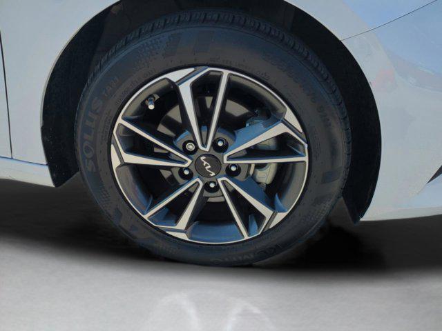 Photo of 2023 Snow White Pearl Kia Forte