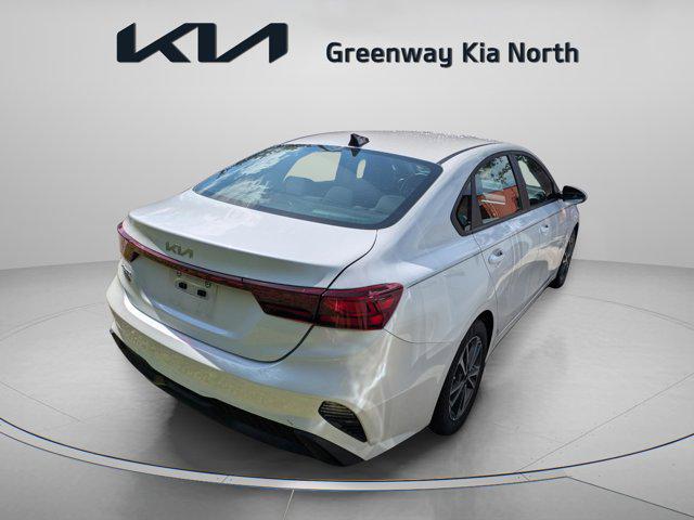 Photo of 2023 Snow White Pearl Kia Forte