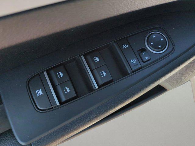 Photo of 2023 Snow White Pearl Kia Forte