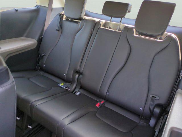 Photo of 2026 Snow White Pearl Kia Carnival Hybrid