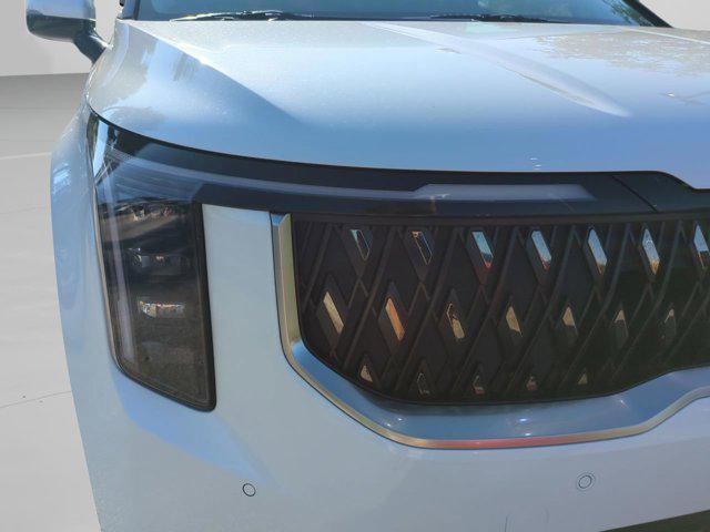 Photo of 2026 Snow White Pearl Kia Carnival Hybrid