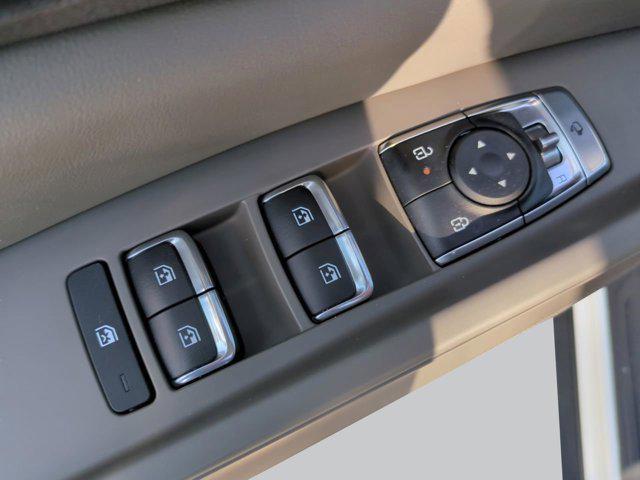Photo of 2026 Snow White Pearl Kia Carnival Hybrid