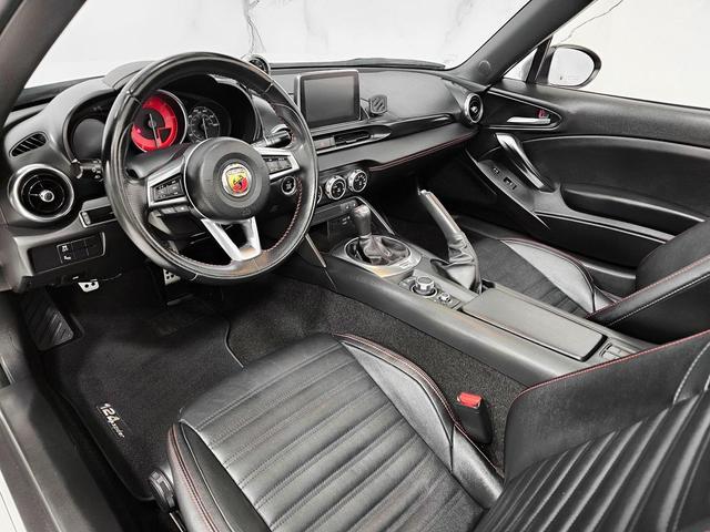Photo of 2018 Puro White Tri-Coat Pearl FIAT 124 Spider