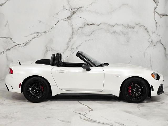 Photo of 2018 Puro White Tri-Coat Pearl FIAT 124 Spider