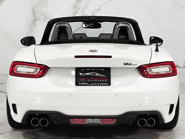 Photo of 2018 Puro White Tri-Coat Pearl FIAT 124 Spider