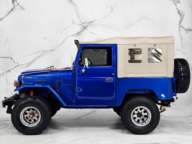 Photo of 1978 Blue Toyota Land Cruiser