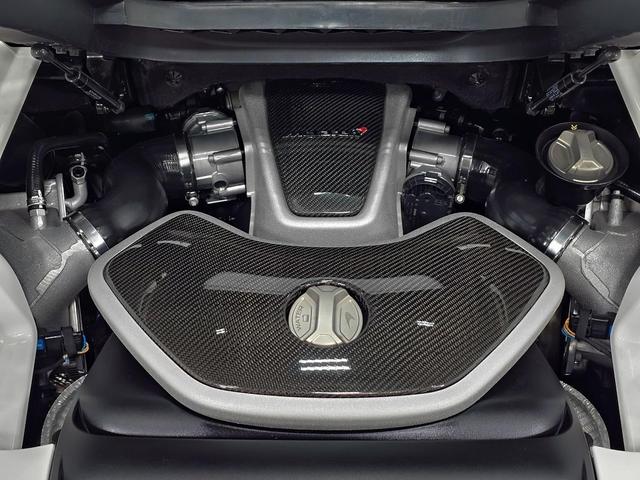 Photo of 2015 White McLaren 650S